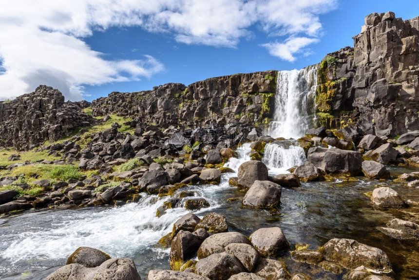美丽的Oxararfos瀑布夏季冰岛Thingvelllir公园选择焦点春天风景优美落下图片