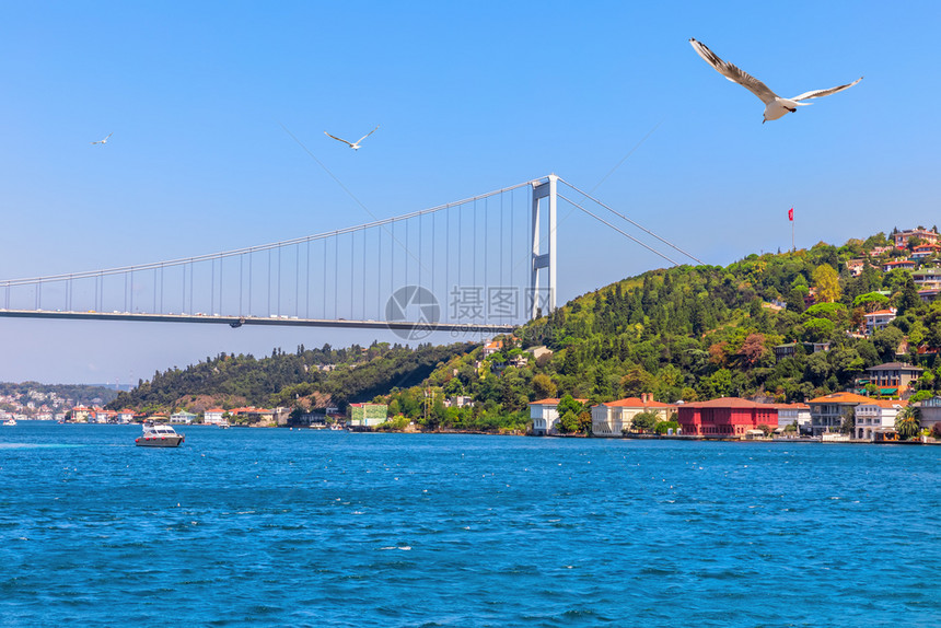 海格尔和伊斯坦布亚洲一侧附近的FatihSultanMehmet桥亚洲人老的鲁梅利图片