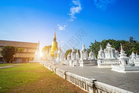 雕塑北方WatSuanDok是泰国北部清迈的佛教寺庙传统的图片