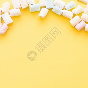 高分辨率光柔软棉花糖边缘黄色背景优质照片雅的图和彩色相柠檬对待粉色的图片