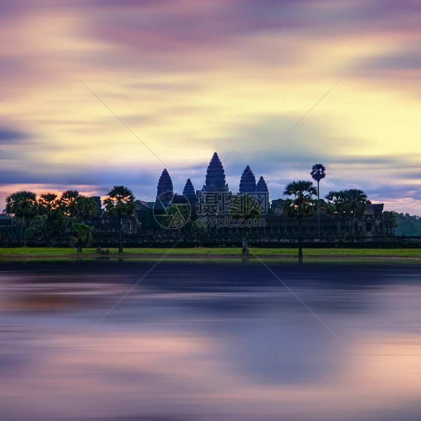 佛教户外柬埔寨旅游目的地暹粒日落吴哥Wat综合建筑群的吴哥洞庙全景AngkorThom奇迹图片
