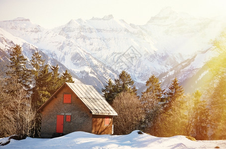 冬季雪景小木屋背景图片