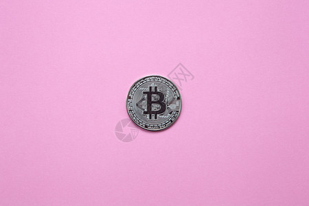 最佳网络商业银比特币在千百年的粉红背景上顶端视图最低度水平方向图片