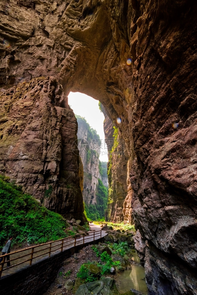 访客地丰长水峡谷Difeng的WulongKarst石灰岩层这是武龙家世界自然遗产的重要组成部分武隆图片