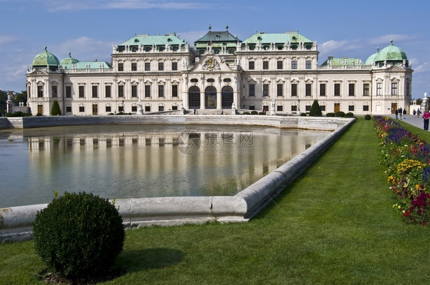 在维也纳美丽的宫殿贝尔维迪在阳光明媚的一天建造白色华尔兹图片