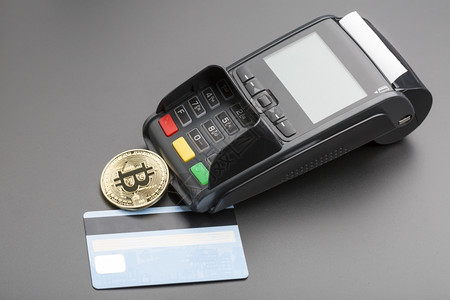 支付人们比特币BitcoinPOS终结和信用卡业务概念高于黑色图片