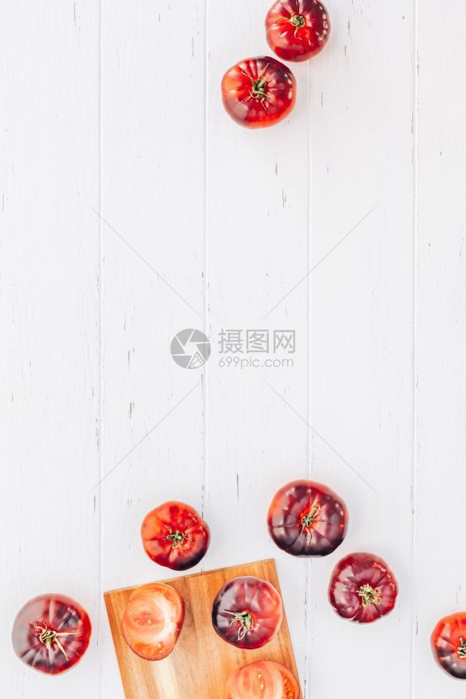 制作西红柿MarAzul在白木桌背景上复制空间小屋烹饪概念模拟博客或食谱的壁画校对Portnoy切碎成熟木制的图片