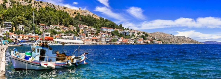 希腊的古传统渔村Chios岛美丽的Lagkada港口景观生动图片