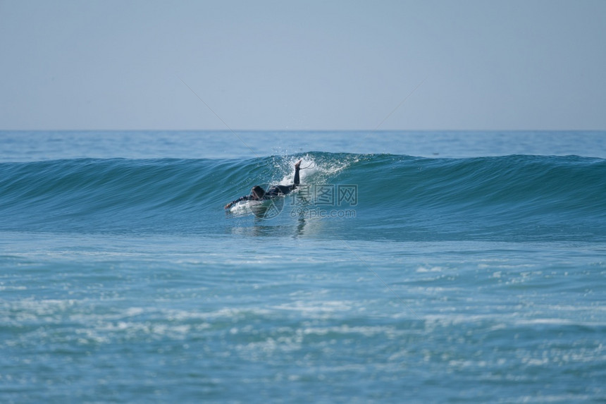 水上极限运动冲浪图片