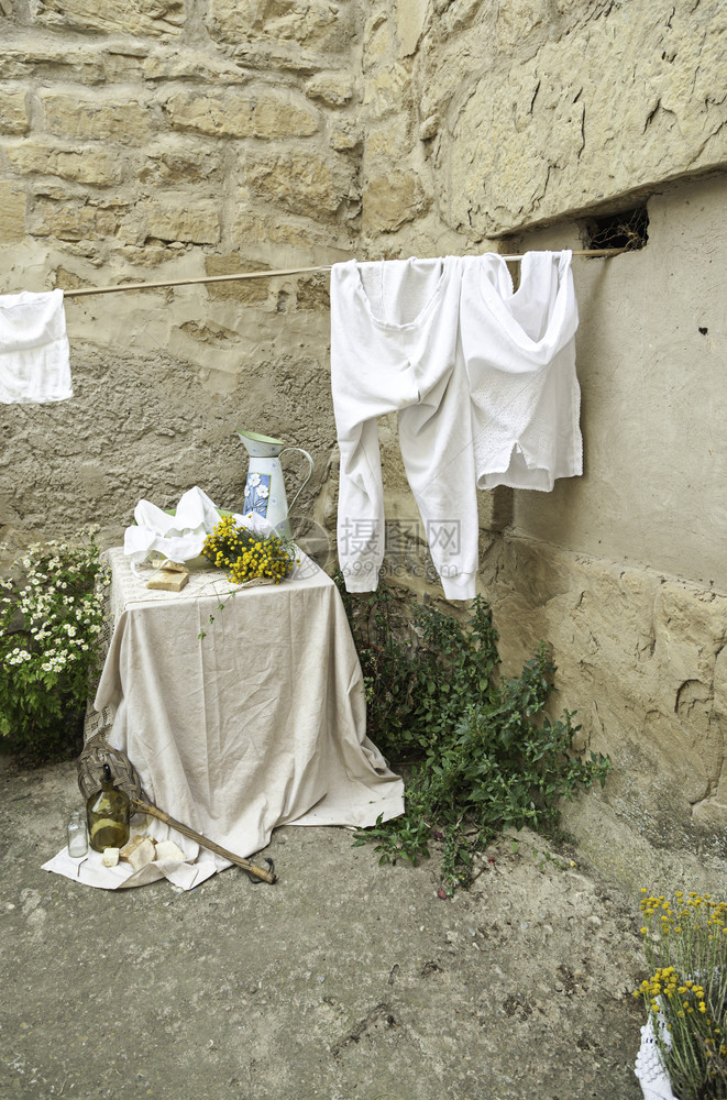 纺织品服装古老的农村景象西班牙一个村庄的旧景象细节椅子和亚麻布春天图片