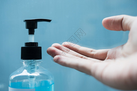 在公共场所使用清洁剂洗手图片