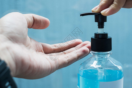在公共场所使用清洁剂洗手消毒图片