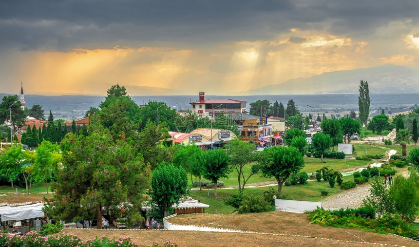 咖啡店阳台土耳其帕穆卡莱Pamukkale071429土耳其帕穆卡莱村全景图片