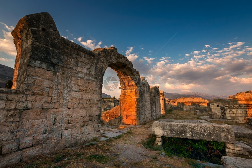 寺庙天空克罗地亚达拉马提斯普利特附近古罗马SalonaSolin的废墟城市图片