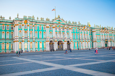 德沃尔佐瓦亚地标俄罗斯圣彼得堡20年6月15日俄罗斯圣彼得堡最受欢迎的博物馆是俄罗斯和世界皇宫广场上最大的历史博物馆之一俄罗斯圣彼得堡建筑学背景