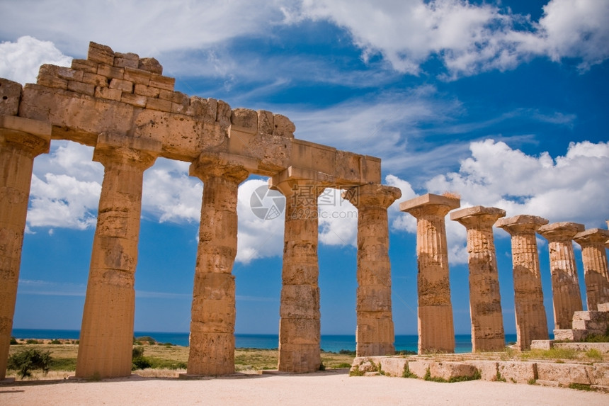 奇迹梦大量的意利西里Selinunte希腊寺庙的废墟图片