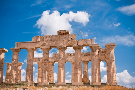 文明意大利西里Selinunte希腊寺庙的废墟雄伟幻想图片