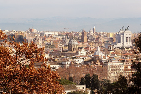 昆坦库拉姆天线雕塑文化罗马意大利从雅尼库拉姆山丘和阳台与维托利亚诺特里尼迪蒙蒂教堂和奎里那勒宫殿的城景背景