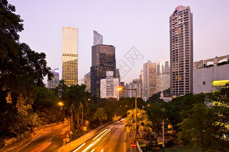 棉布交通花树道和园路交汇处的天线香港区钟环国香港亚洲天际线图片