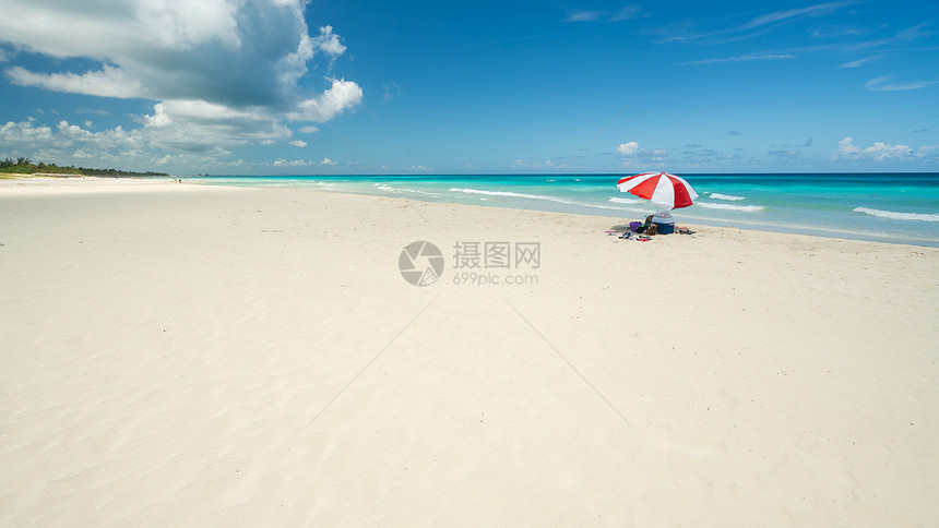海滩美丽的白色沙滩图片