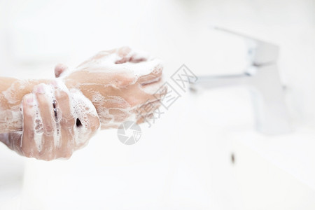 用肥皂洗手消毒杀菌图片