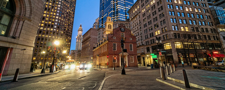 时间建造美国马萨诸塞州黄昏时兴起的波士顿旧州立老房子之景的Banner或网页带有旅游概念的建筑和著名的背景图片