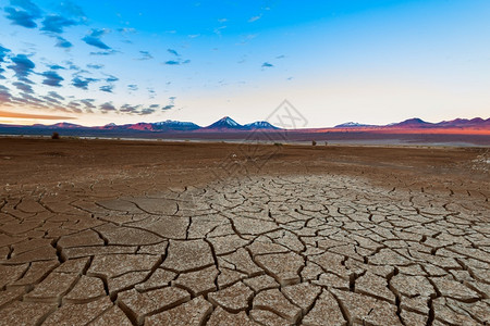 吸引力桑利康卡布尔阿塔马沙漠的碎石土和利坎卡布尔火山图片