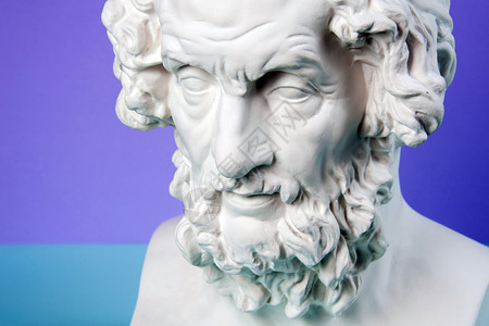 奥德赛古代霍马头雕像的白石印本用于艺术家的古老雕像蓝色背景画面的人雕塑脸朝Gypsum复制古老雕像Hommer头像的蓝色背景雕塑人的脸背景