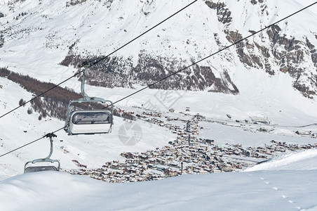 冬季雪地风光图片