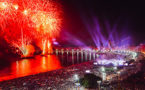 水平的惊人校对PortnoyPreacabana巴西里约热内卢Copacabana海滩一带令人惊叹的新年烟花表演校对Copaca背景图片