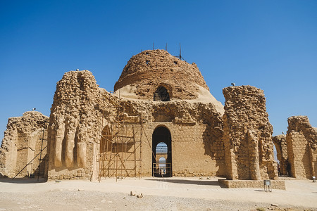 历史SarvestanPalace是一座萨尼德时代的建筑于5世纪AD伊朗Sarvestan用面包砖石头和迫击制成的建筑波斯亚洲背景图片