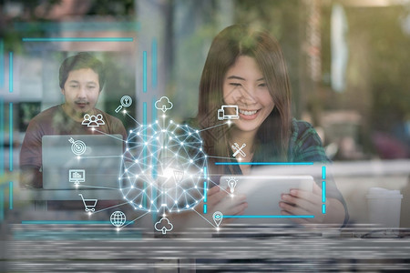 西康触碰与同事AI和IOT商机概念之间的未来屏幕全息图相比技术Technology在同僚AI和IOT商机概念之间女多边形设计图片