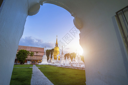 亏算夏天WatSuanDok是日落天空的佛教寺庙是泰国清迈的主要旅游景点建造吸引力背景