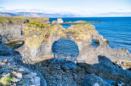 冰岛阿尔纳斯塔皮岛沿海洋的加特克尔自然拱门美丽边缘岩石背景