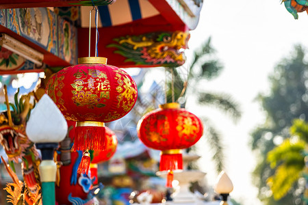 中华圣迹国新年节红灯的装饰古艺术上面写着中文字母上帝保佑是财富祝福的赞美是泰国一个公共场所人们旅游幸运的背景图片