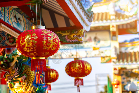 国之庆典亚洲人中华圣迹国新年节红灯的装饰古艺术上面写着中文字母上帝保佑是财富祝福的赞美是泰国一个公共场所庆祝人们背景