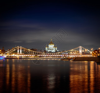 在俄罗斯莫科高尔基公园岸外的俄国基督主大教堂救世和克里姆斯基桥夜视俄罗斯莫科目的地穿过国民图片