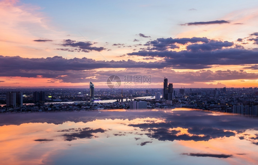 泰国曼谷201年7月4日201年天窗之夜的美丽风景观空中察太阳落幕为今天余下时间带来舒缓的感觉市中心风景优美日落图片