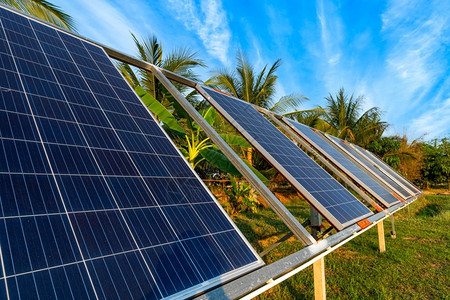 细胞电的农村住宅区业用太阳能电池板农田蓝天背景泰庭农村风格业产智能场替代清洁绿色能源概念高效的背景图片