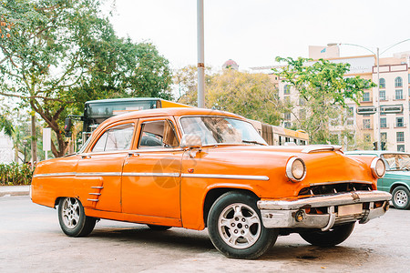 雪佛兰街道哈瓦纳古巴CUBAAPRIL14CUBA14207年古老汽车在巴的旧哈瓦那老式图片