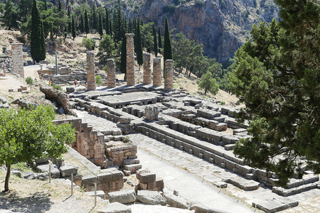 旅行崇拜古董Delphi的废墟是希腊ParnassusDelphi山的一个考古遗址在阿波罗教科文组织世界遗产圣堂由神谕出名背景