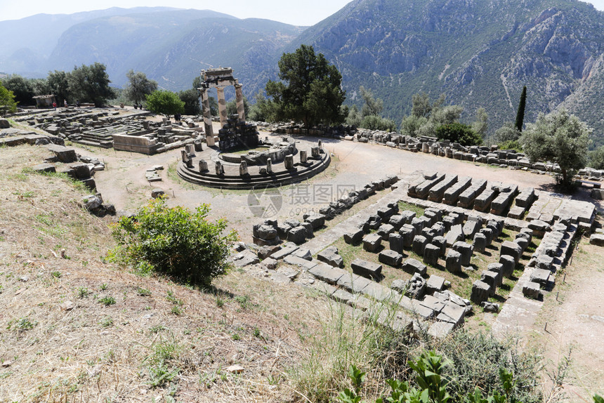 宗教上帝Delphi的废墟是希腊ParnassusDelphi山的一个考古遗址在阿波罗教科文组织世界遗产圣堂由神谕出名避难所图片