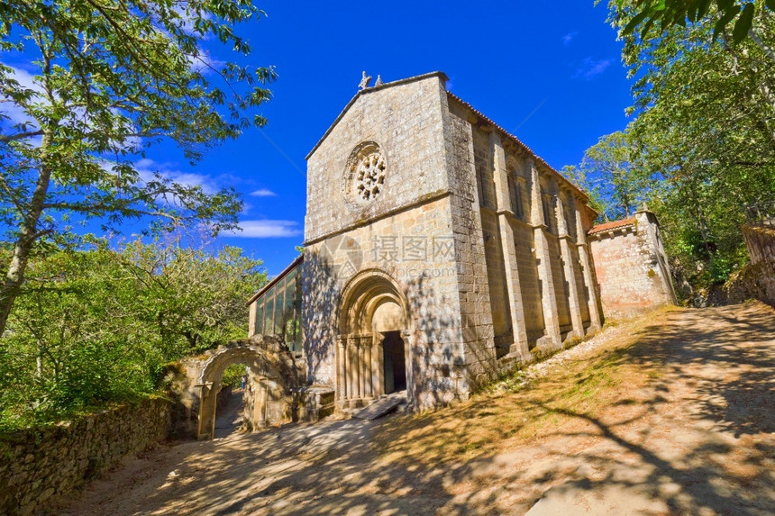 地点SantaCristinadeRibasSil修道院123世纪罗马式风格西班牙文化财产西班牙遗产RiberaSacra奥伦塞图片