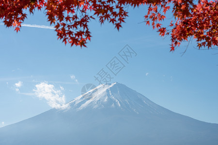 冬天河反射清晨是日本的一个旅游景点小城镇在一块城镇里日本的旅游景点之一Y图片