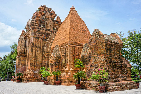 或者越南芽庄8月25日波纳加塔古庙称为thapbaponagar或PoInuNagar著名的Nhatrang旅行宗教建筑师具有来背景图片
