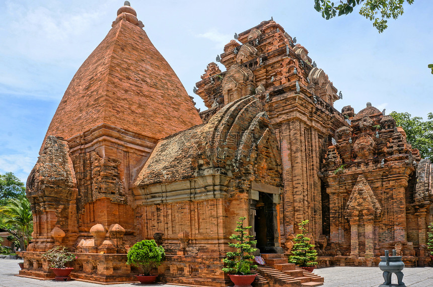 古董庆和越南芽庄8月25日波纳加塔古庙称为thapbaponagar或PoInuNagar著名的Nhatrang旅行宗教建筑师具图片