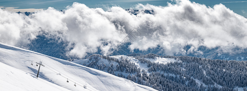 冬季雪山风光地俄图片