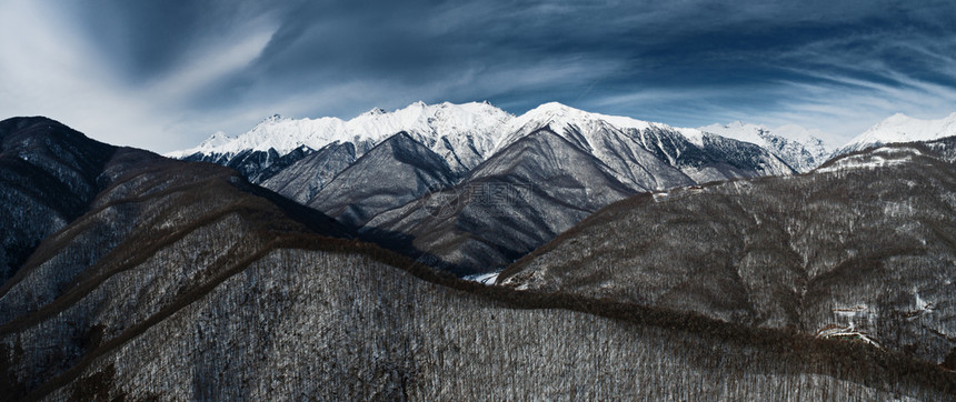 冬季雪山风光图片