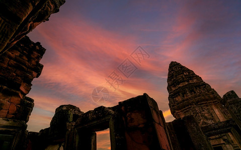 拉差司马佛教徒泰国NakhonRatchasima的Landmark地标是古代高棉寺庙典建筑其历史遗址是古老的楼董建筑典传统的天空背景
