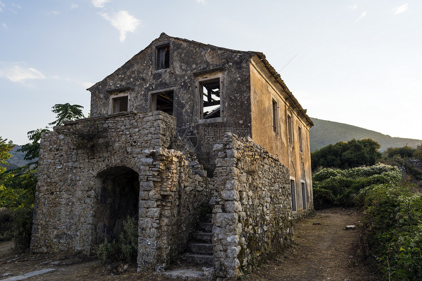 特征冷清希腊科孚岛Pantokrator山旧Perithia的旧废弃石砌房屋Old是希腊科孚岛北侧的一座鬼村游客图片